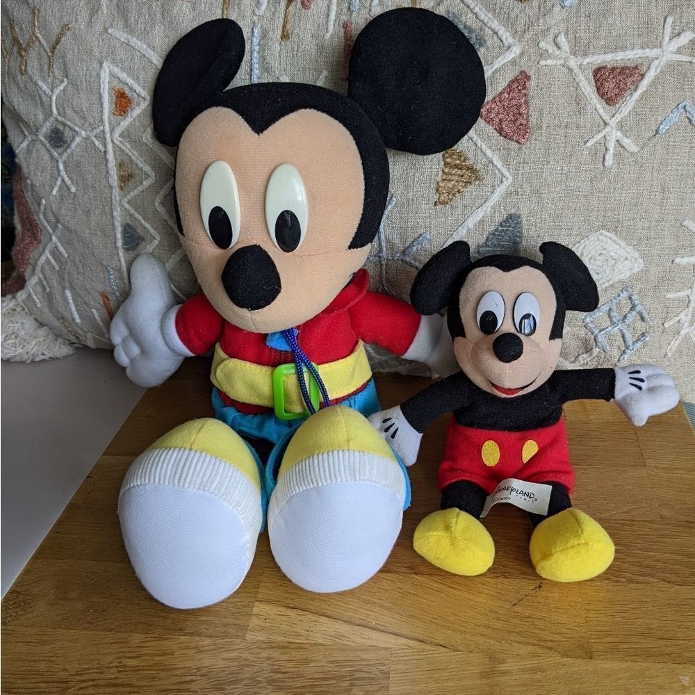 DISNEY Mickey Mouse Vintage Plush Learn To Dress
